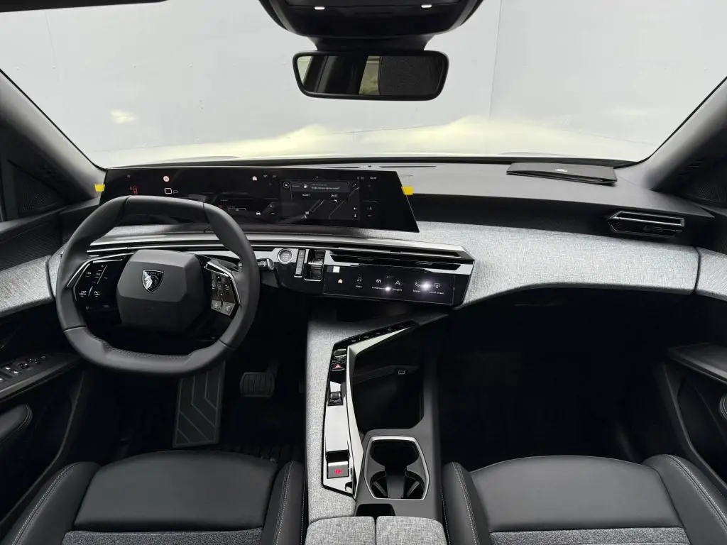 Peugeot 3008 ALLURE Hybrid e-DCS6 1,2 / 107kW