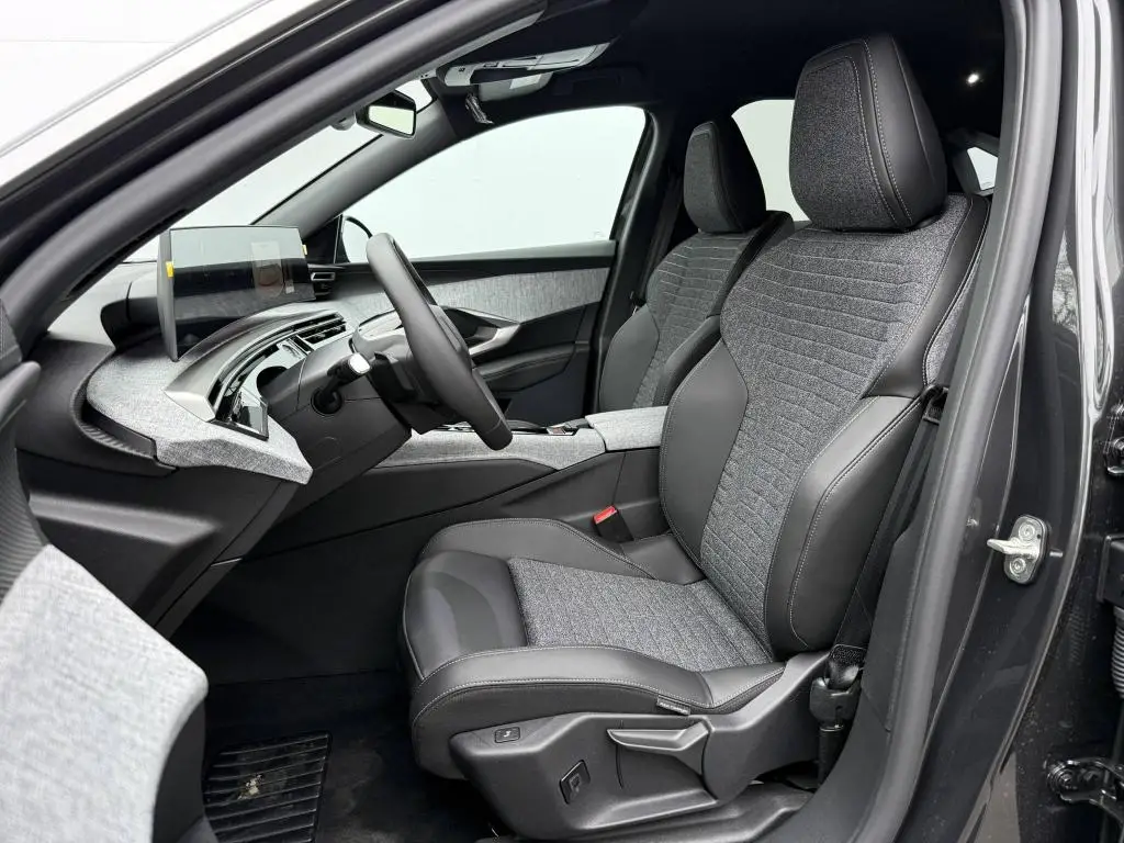 Peugeot 3008 ALLURE Hybrid e-DCS6 1,2 / 107kW