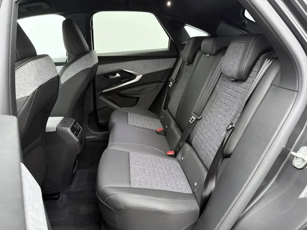 Peugeot 3008 ALLURE Hybrid e-DCS6 1,2 / 107kW