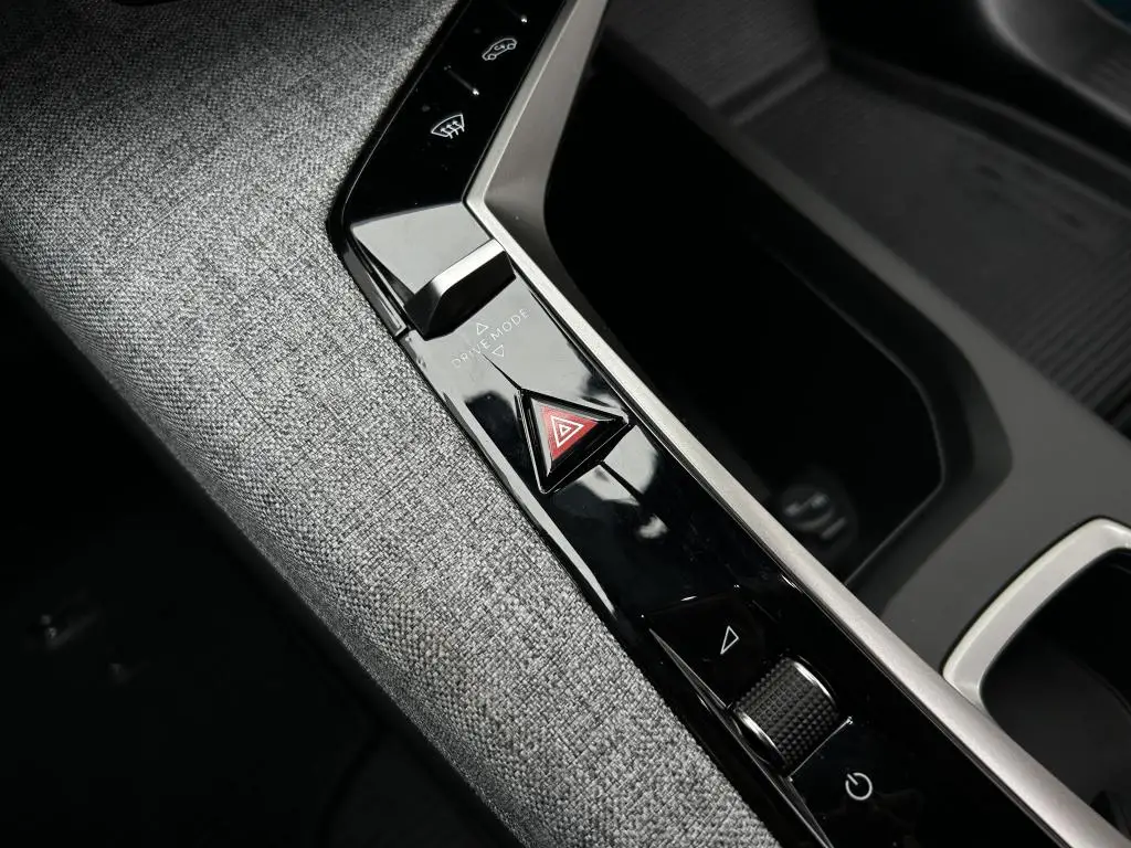 Peugeot 3008 ALLURE Hybrid e-DCS6 1,2 / 107kW