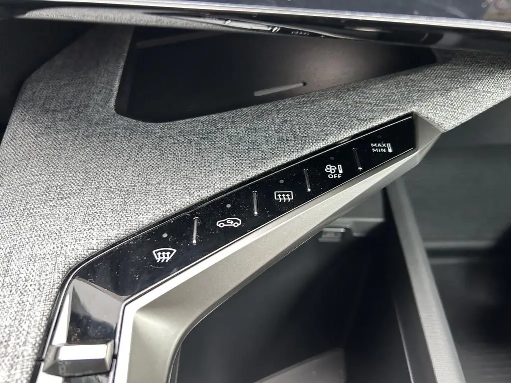 Peugeot 3008 ALLURE Hybrid e-DCS6 1,2 / 107kW