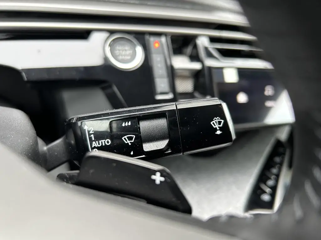 Peugeot 3008 ALLURE Hybrid e-DCS6 1,2 / 107kW