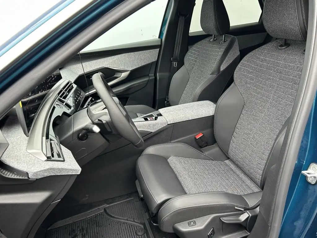 Peugeot 3008 ALLURE Hybrid e-DCS6 1,2 / 107kW