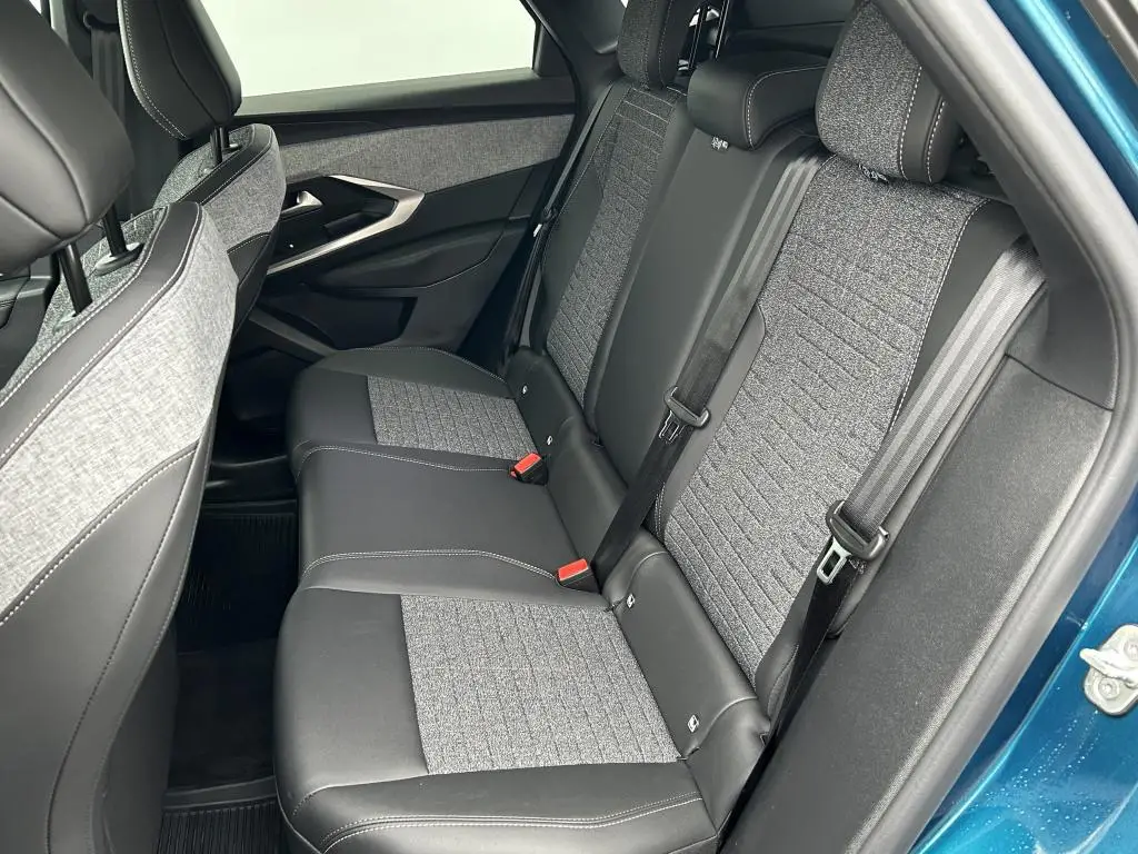 Peugeot 3008 ALLURE Hybrid e-DCS6 1,2 / 107kW