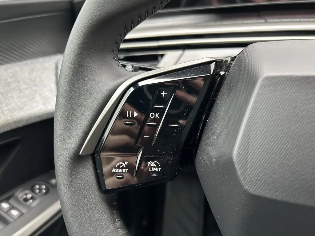 Peugeot 3008 ALLURE Hybrid e-DCS6 1,2 / 107kW