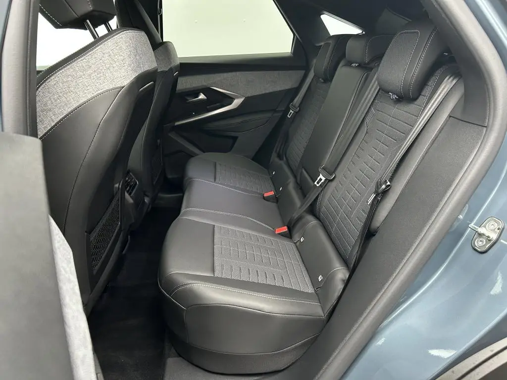 Peugeot 3008 GT e-DCS6 Hybrid / 107kW