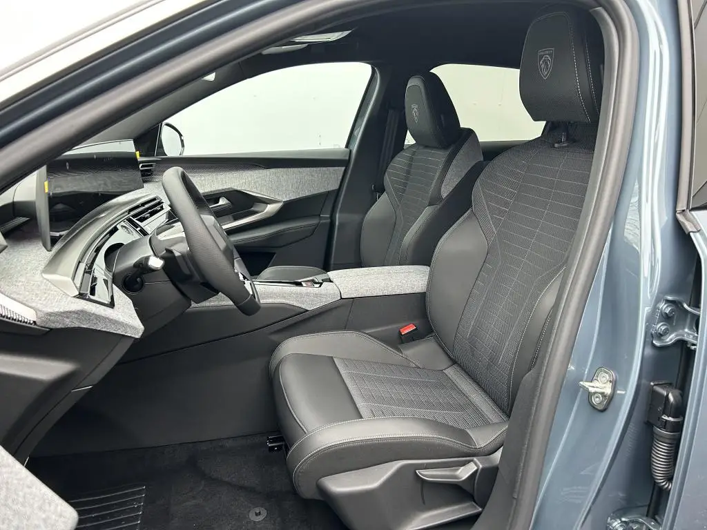 Peugeot 3008 GT e-DCS6 Hybrid / 107kW