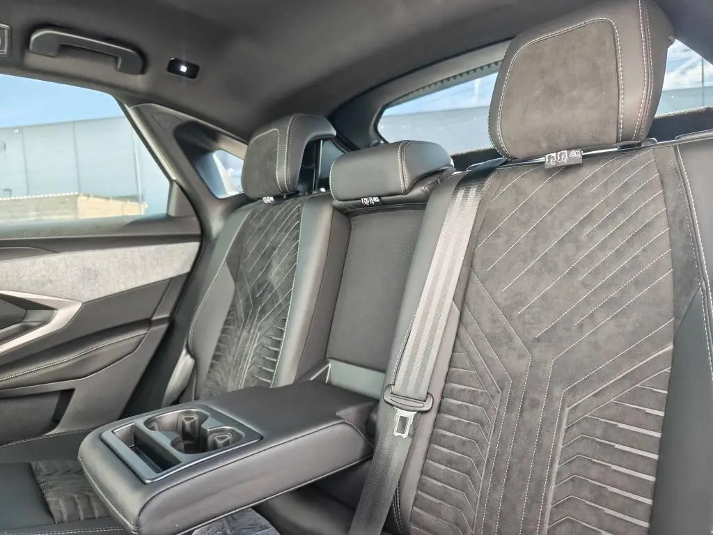 Peugeot 3008 GT Hybrid e-DCS6 1,2 / 100kW