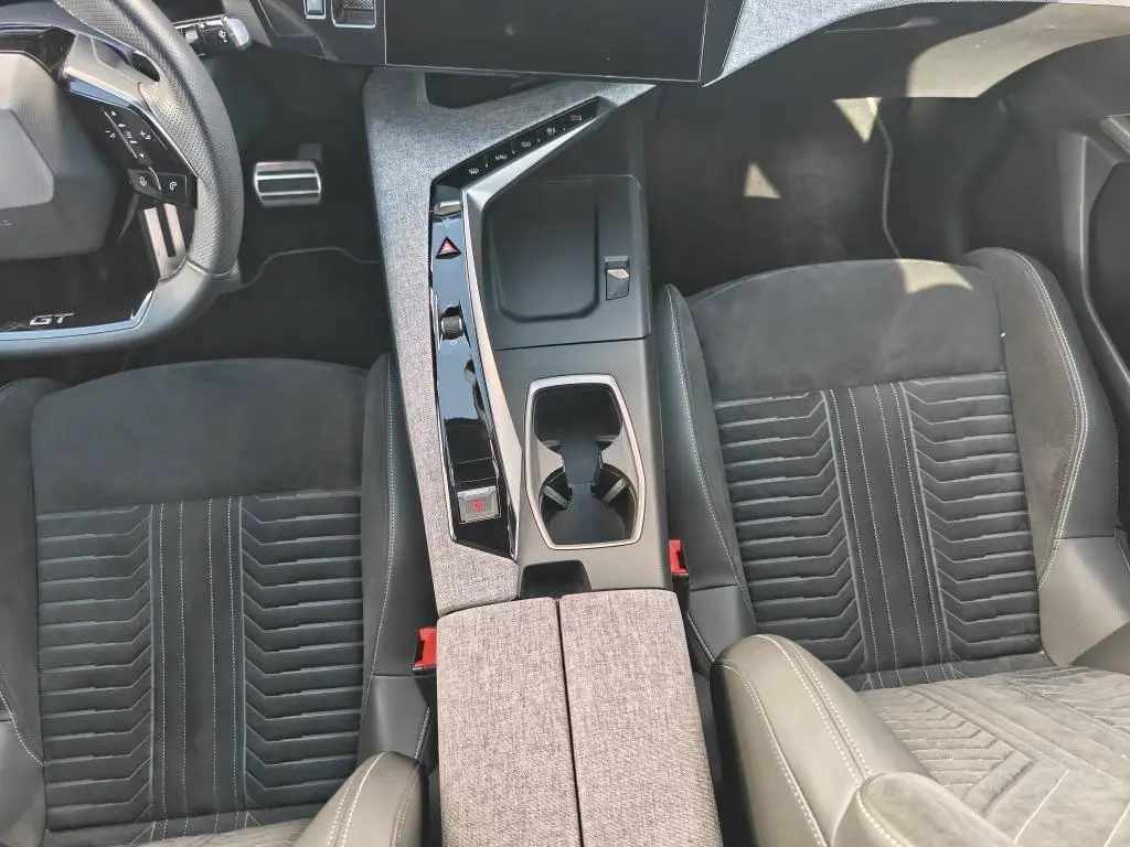 Peugeot 3008 GT Hybrid e-DCS6 1,2 / 100kW
