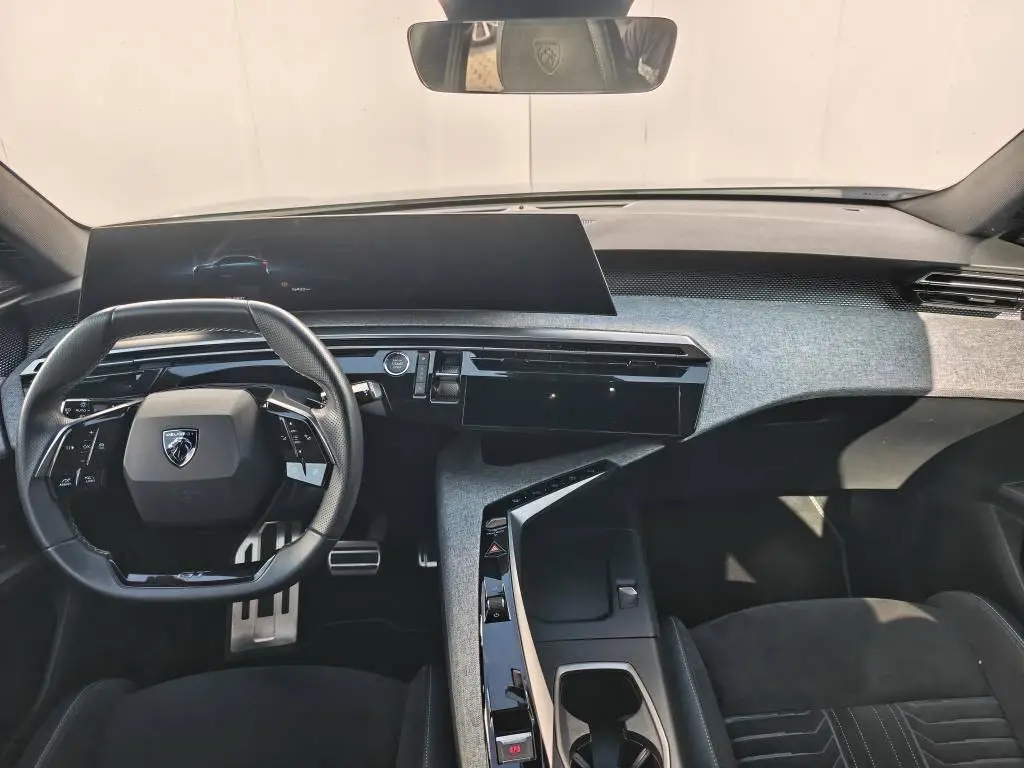 Peugeot 3008 GT Hybrid e-DCS6 1,2 / 100kW