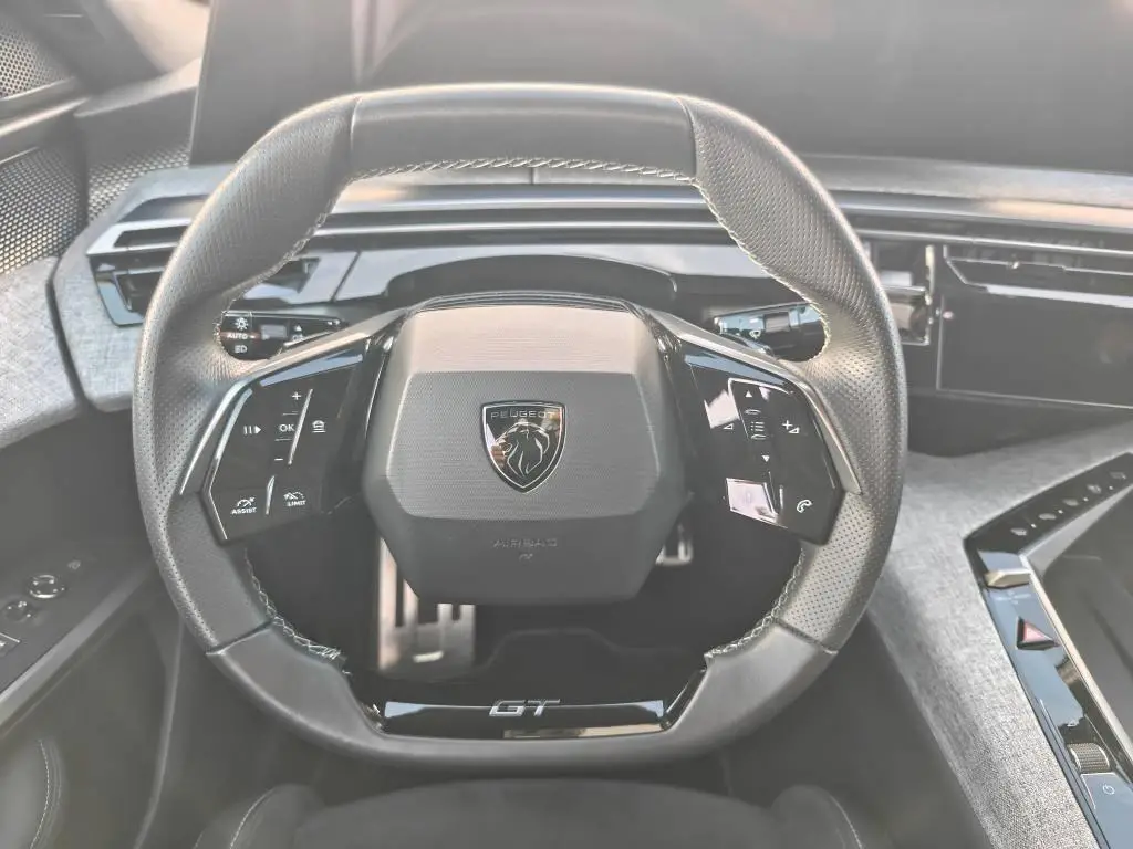 Peugeot 3008 GT Hybrid e-DCS6 1,2 / 100kW