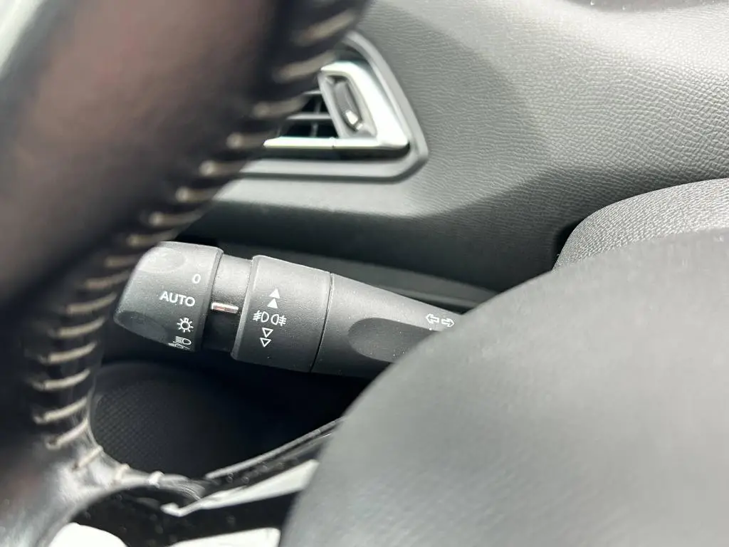 Peugeot 308 ACTIVE 1.2 PureTech 130 S&S MAN6 - monde 1.2 PureTech / 96kW