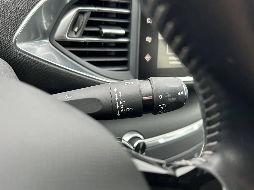 Peugeot 308 ACTIVE 1.2 PureTech 130 S&S MAN6 - monde 1.2 PureTech / 96kW