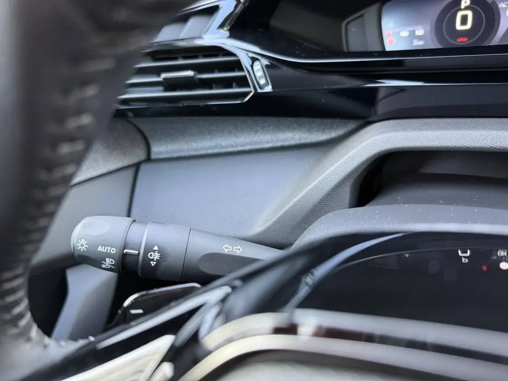 Peugeot 308 SW ALLURE Hybrid  e-DCS6 1.2 / 107kW