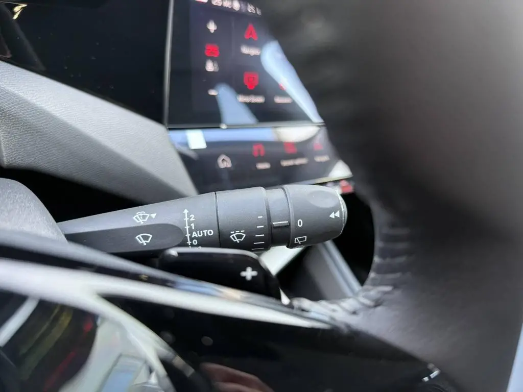 Peugeot 308 SW ALLURE Hybrid  e-DCS6 1.2 / 107kW