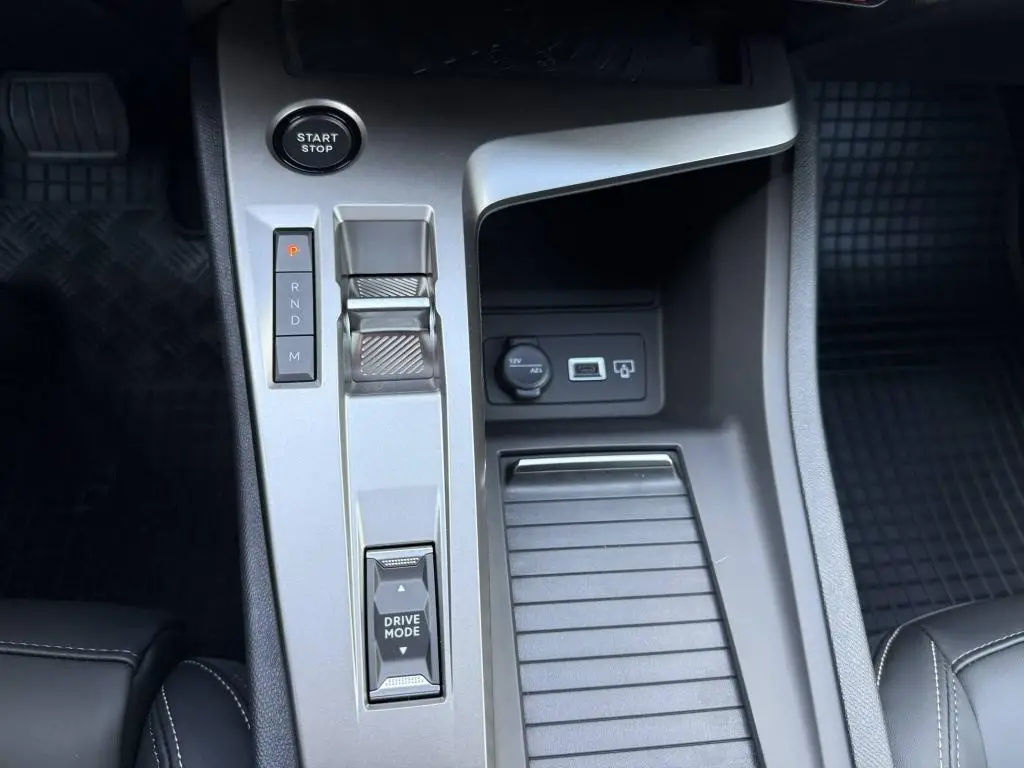 Peugeot 308 SW ALLURE Hybrid  e-DCS6 1.2 / 107kW