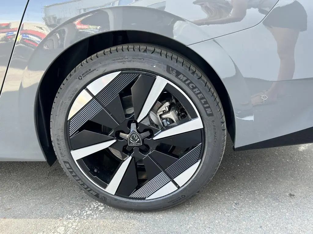 Peugeot 308 SW GT Elektromotor 115 kW Baterie 58 kWh  / 115kW