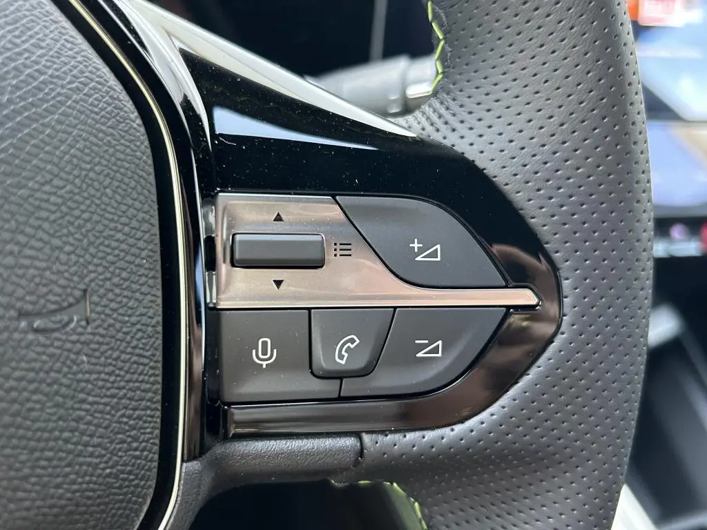 Peugeot 308 SW GT Elektromotor 115 kW Baterie 58 kWh  / 115kW