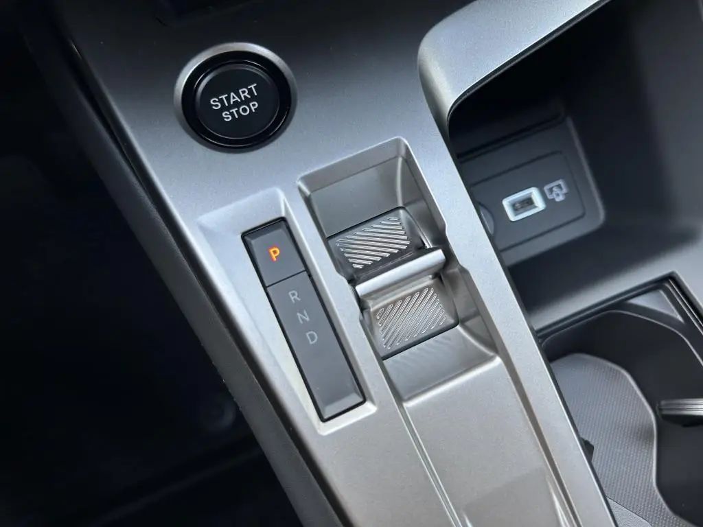 Peugeot 308 SW GT Elektromotor 115 kW Baterie 58 kWh  / 115kW