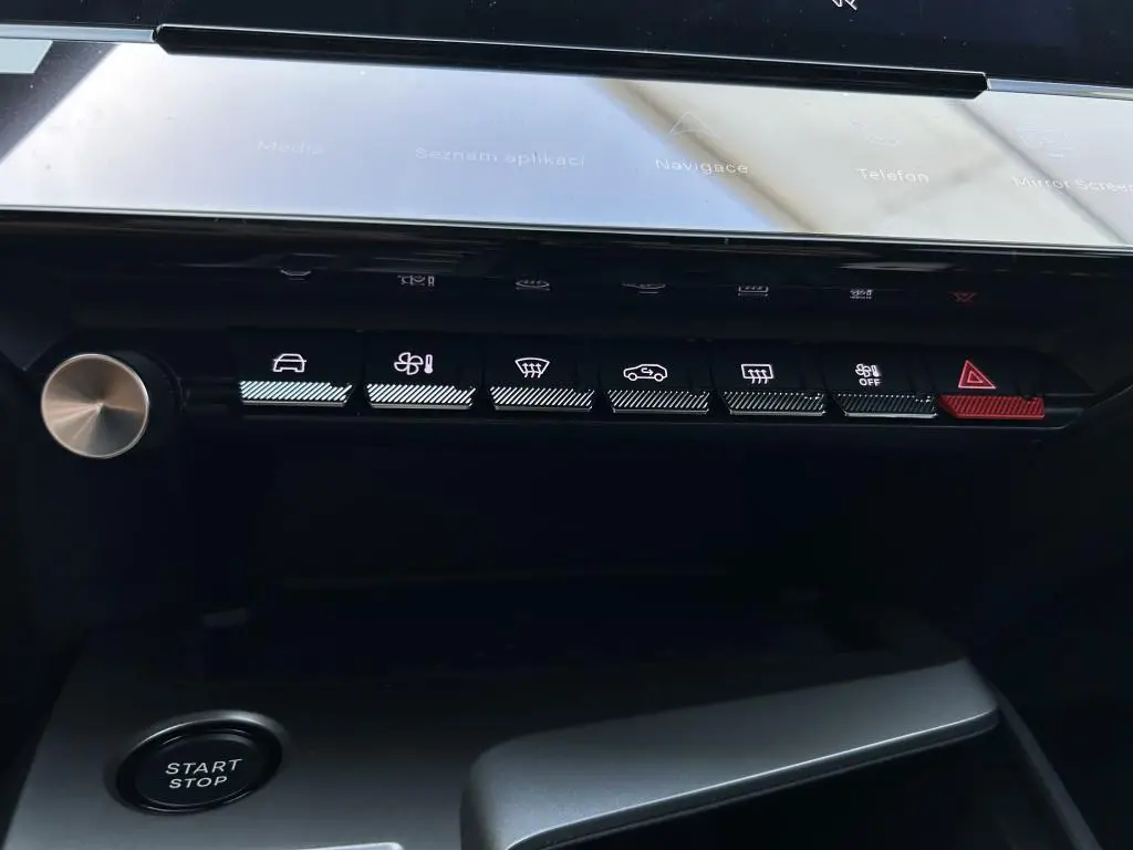 Peugeot 308 SW GT Elektromotor 115 kW Baterie 58 kWh  / 115kW