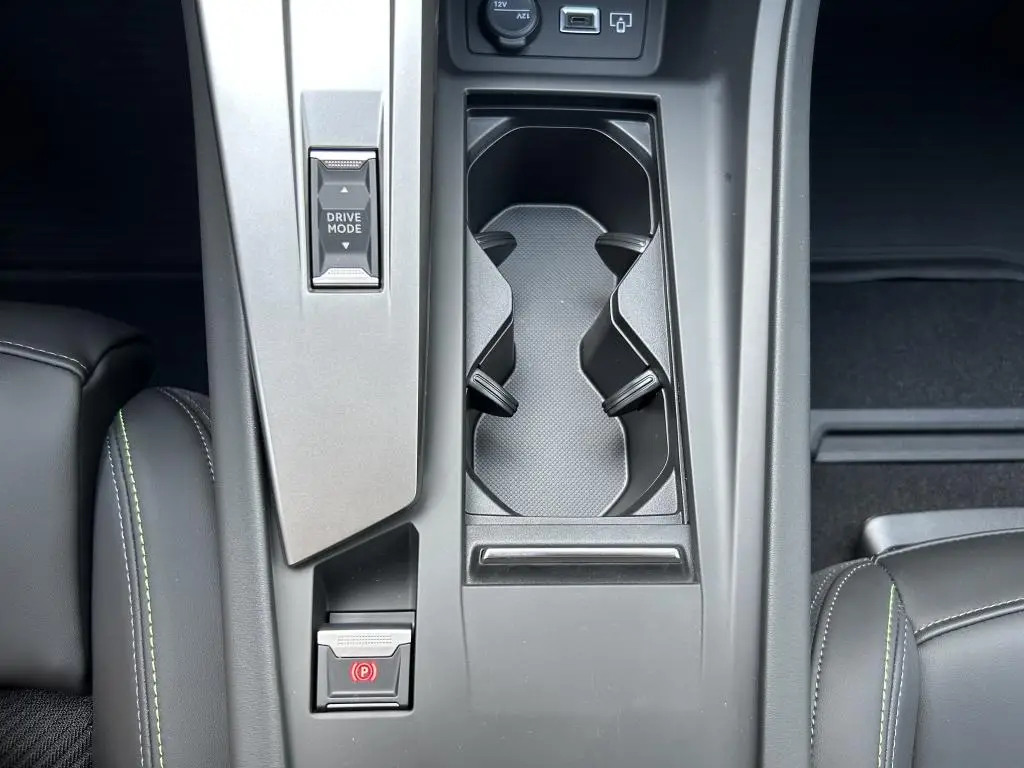 Peugeot 308 SW GT Elektromotor 115 kW Baterie 58 kWh  / 115kW