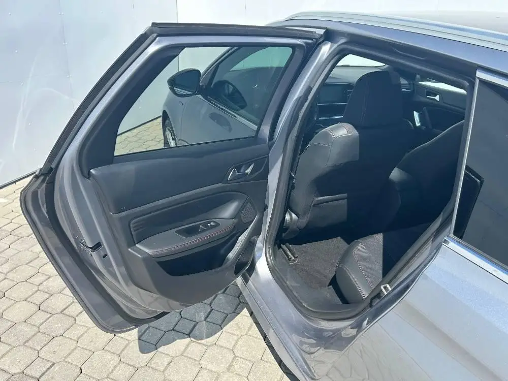 Peugeot 308 SW GT S&S EAT8 1.5 BlueHDi / 96kW