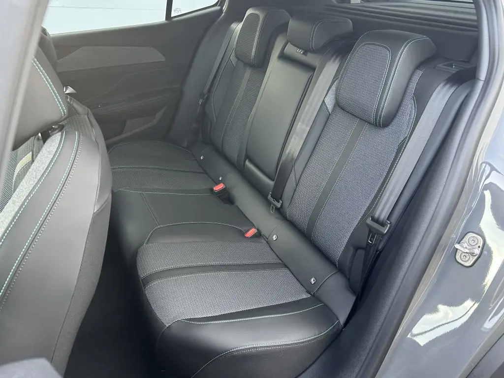 Peugeot 408 ALLURE Hybrid 145 e-DCS6 1,2 / 107kW