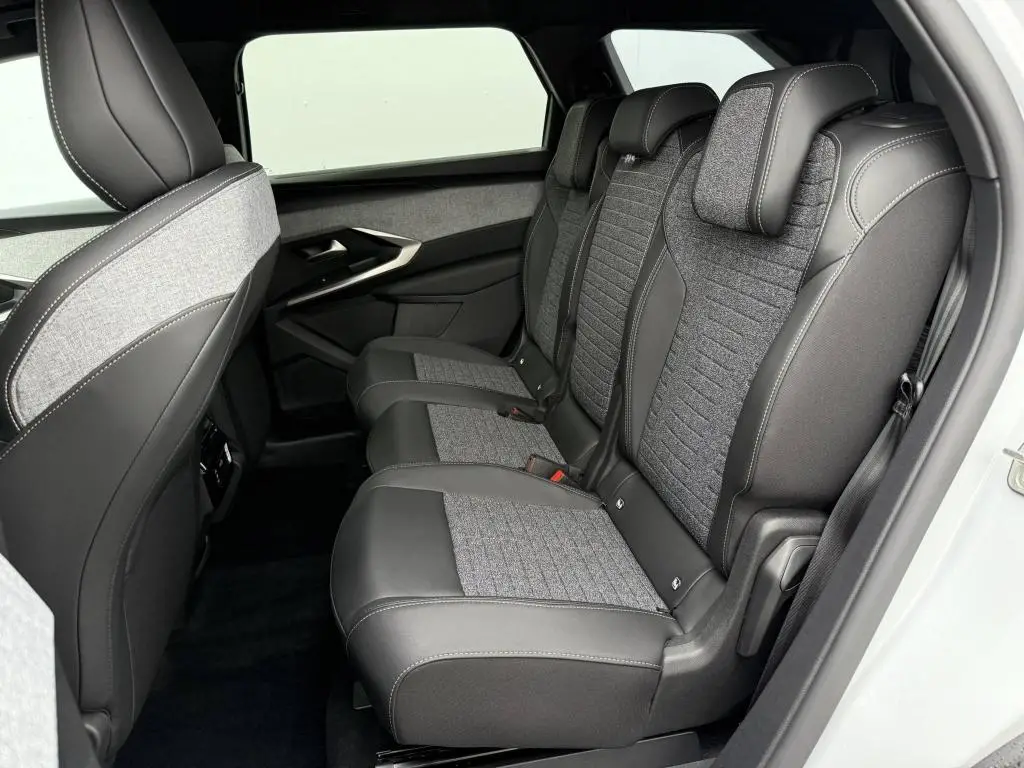 Peugeot 5008 ALLURE Hybrid e-DCS6 1,2 / 107kW