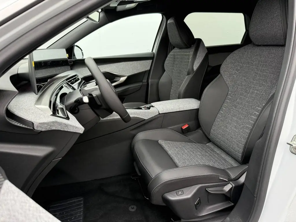 Peugeot 5008 ALLURE Hybrid e-DCS6 1,2 / 107kW