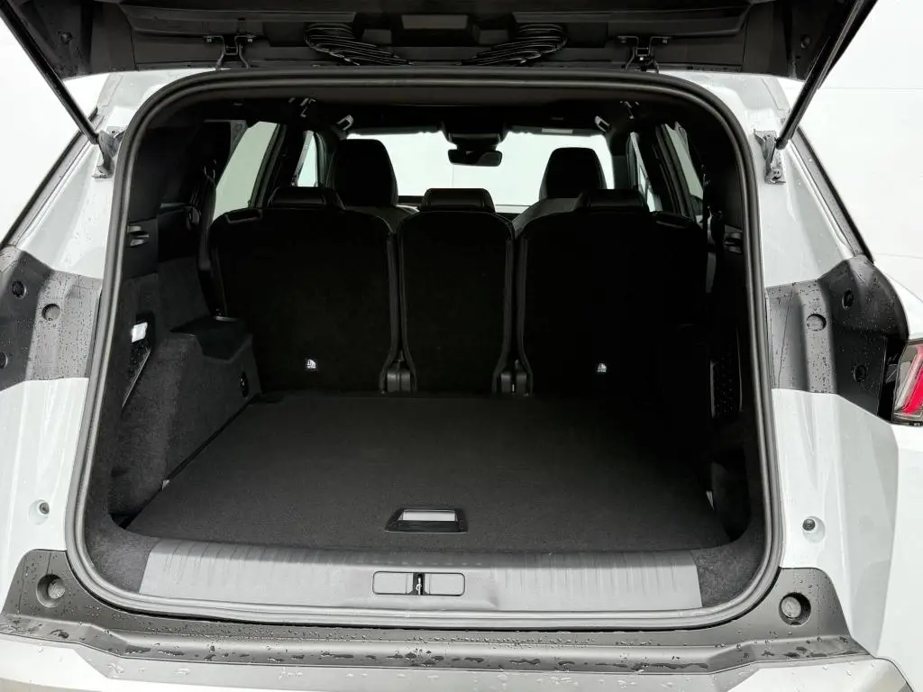 Peugeot 5008 ALLURE Hybrid e-DCS6 1,2 / 107kW