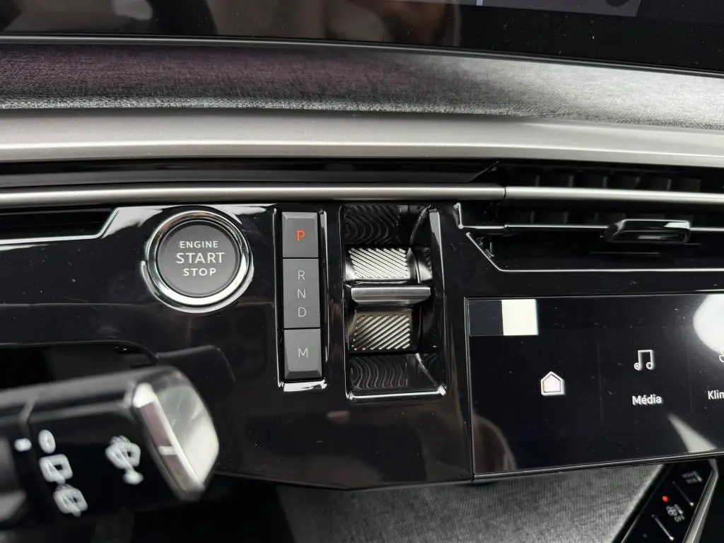 Peugeot 5008 ALLURE Hybrid e-DCS6 1,2 / 107kW