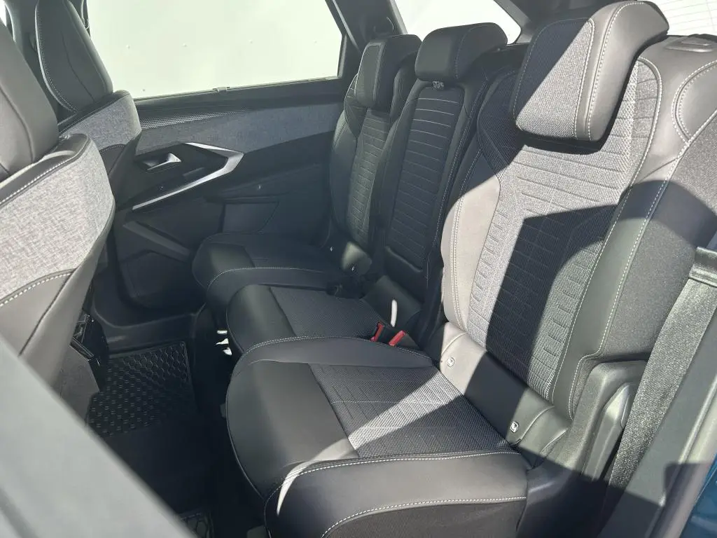 Peugeot 5008 GT e-DCS6 Hybrid / 107kW