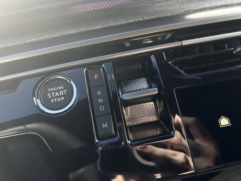 Peugeot 5008 GT e-DCS6 Hybrid / 107kW