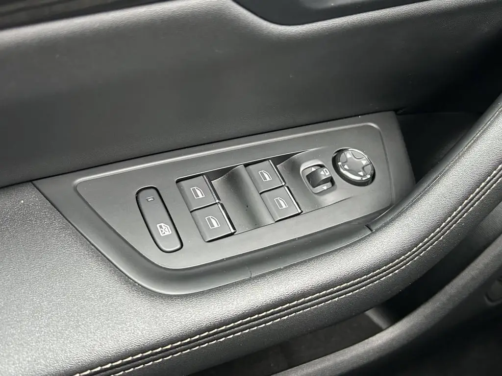 Peugeot 508 SW GT PACK HYBRID 225 e-EAT8 1.6 PureTech / 166kW