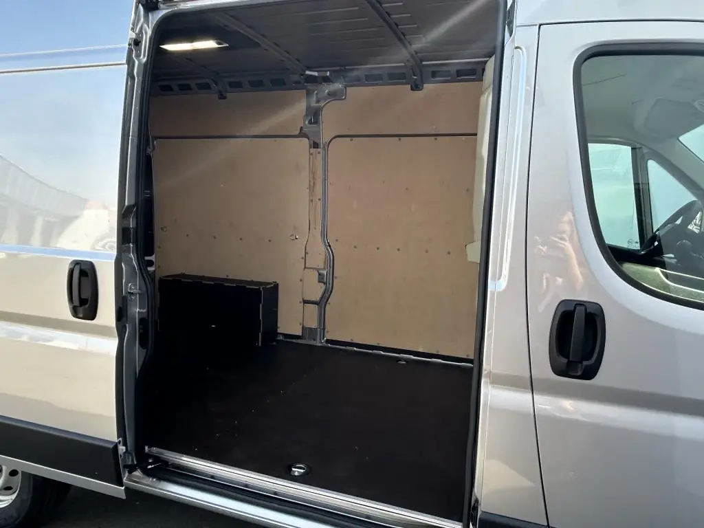 Peugeot Boxer Furgon 3300 L2H2  2,2 BlueHDi MAN6 / 103kW
