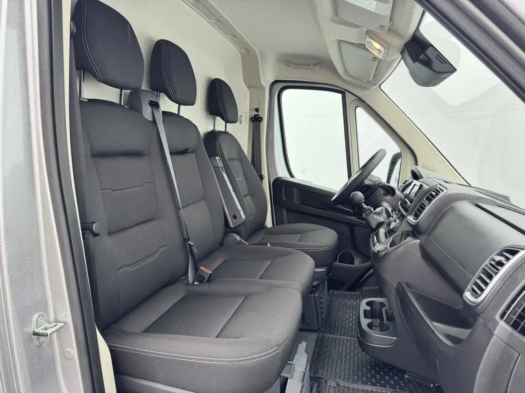 Peugeot Boxer Furgon 3300 L2H2  2,2 BlueHDi MAN6 / 103kW