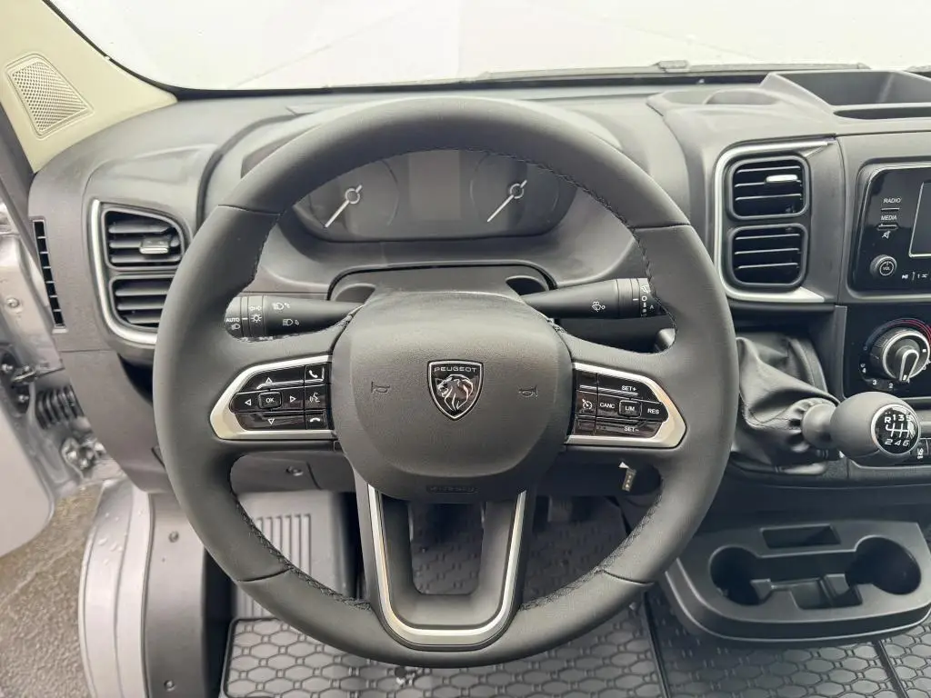 Peugeot Boxer Furgon 3300 L2H2  2,2 BlueHDi MAN6 / 103kW