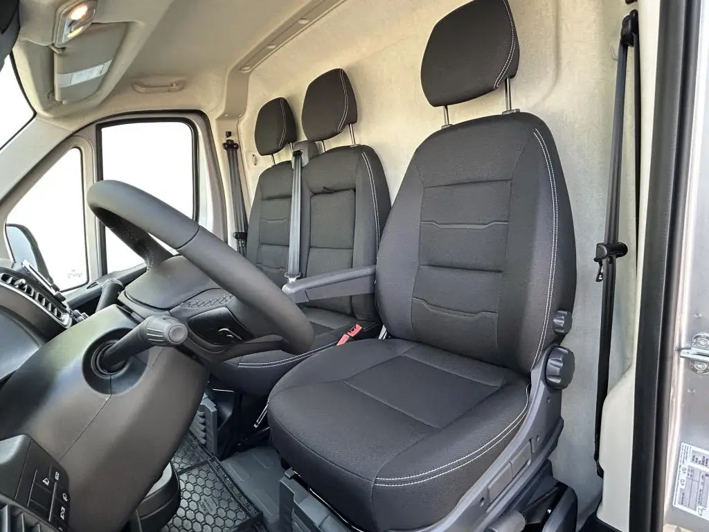Peugeot Boxer Furgon 3300 L2H2  2,2 BlueHDi MAN6 / 103kW