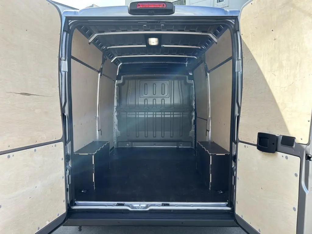 Peugeot Boxer Furgon 3300 L2H2  2,2 BlueHDi MAN6 / 103kW