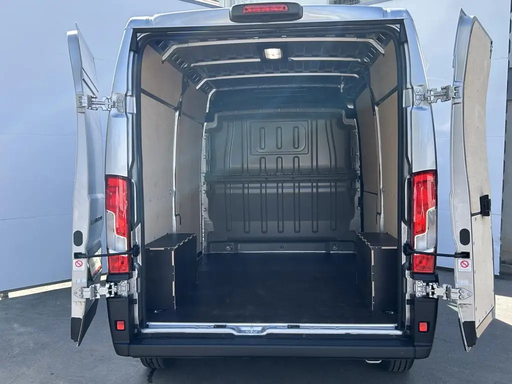 Peugeot Boxer Furgon 3300 L2H2  2,2 BlueHDi MAN6 / 103kW