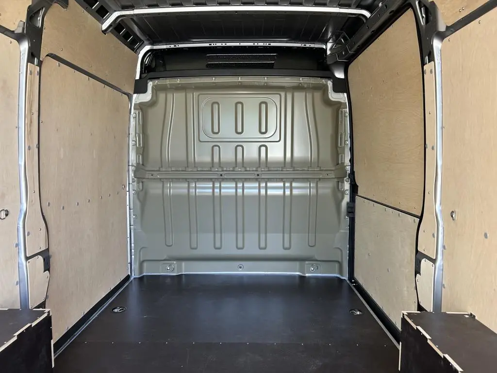 Peugeot Boxer Furgon 3300 L2H2  2,2 BlueHDi MAN6 / 103kW