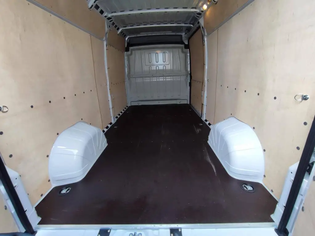 Peugeot Boxer Furgon 4350 L4H2 MAN6 2,2 BlueHDi / 103kW