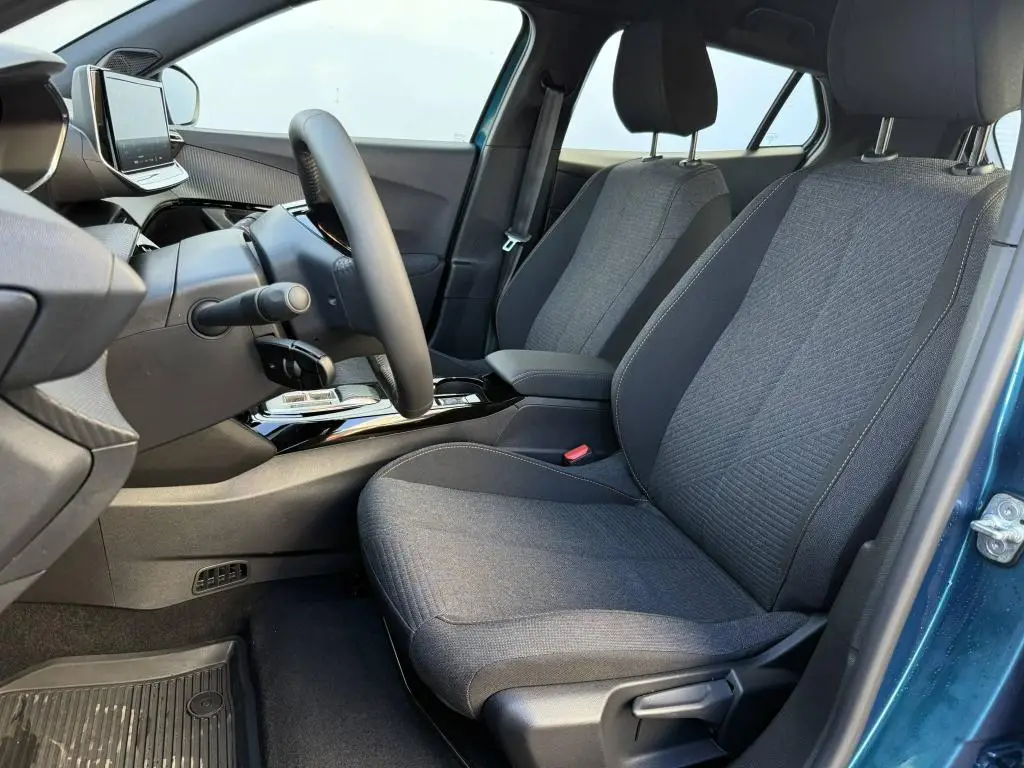 Peugeot e-2008 STYLE Elektromotor / 100kW