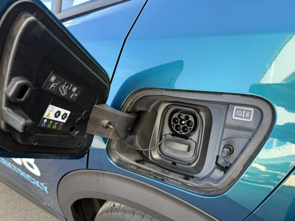 Peugeot e-2008 STYLE Elektromotor / 100kW