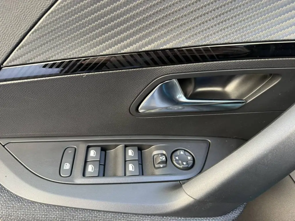 Peugeot e-2008 STYLE Elektromotor / 100kW