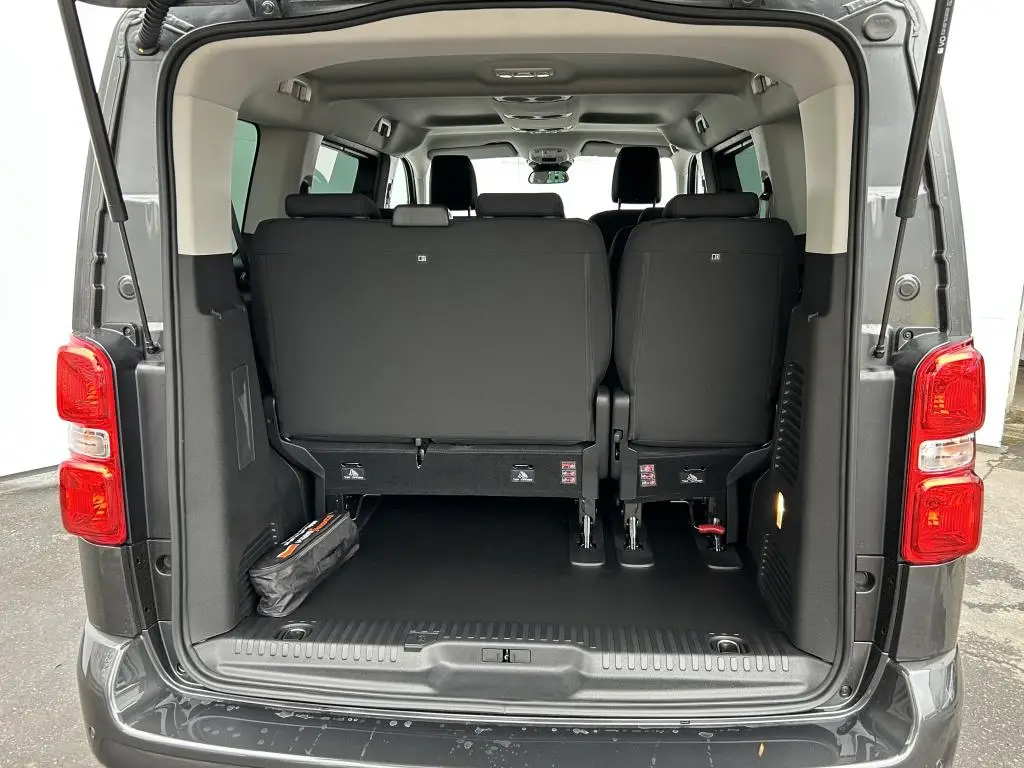 Peugeot Traveller ActiveStandard 2.0 BlueHDi S&S EAT8 / 130kW