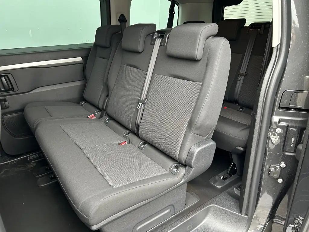 Peugeot Traveller ActiveStandard 2.0 BlueHDi S&S EAT8 / 130kW