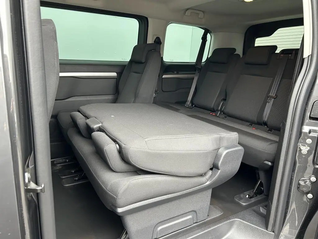 Peugeot Traveller ActiveStandard 2.0 BlueHDi S&S EAT8 / 130kW