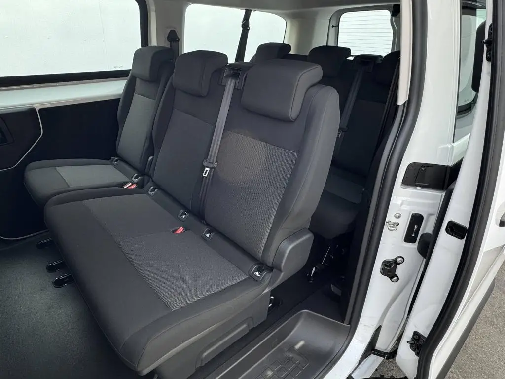 Peugeot Traveller Combi Long 2.2 BlueHDi S&S EAT8 / 132kW