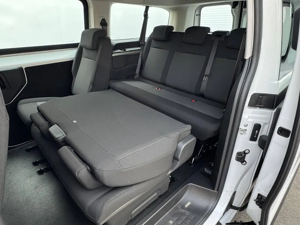 Peugeot Traveller Combi Long 2.2 BlueHDi S&S EAT8 / 132kW